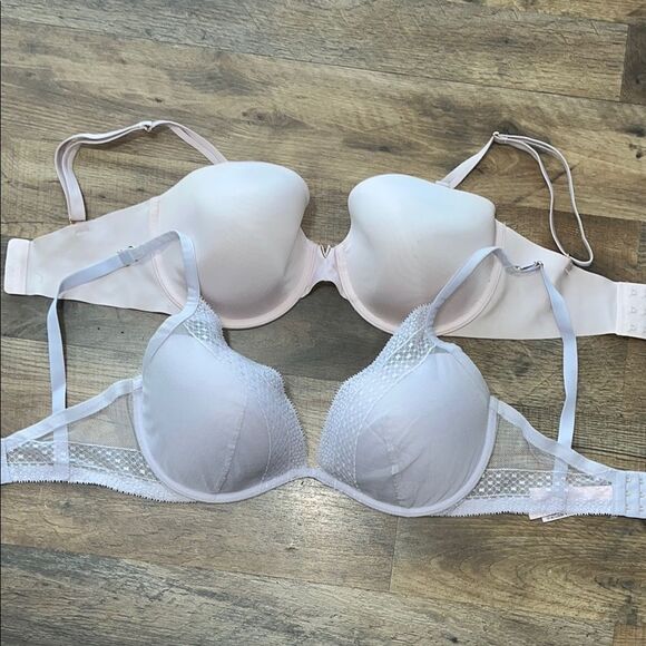 2 Victoria’s Secret bras. Both size 34 DDD - Picture 1 of 5